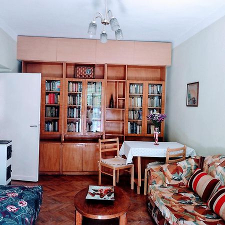 Era Echoes - Preserved Historical Apartment Tirana Esterno foto